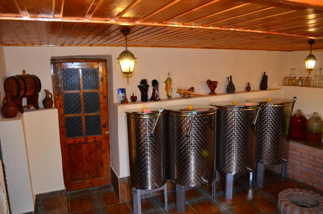 Family Hotel Lago & Wine Cellar Лагодехи Экстерьер фото